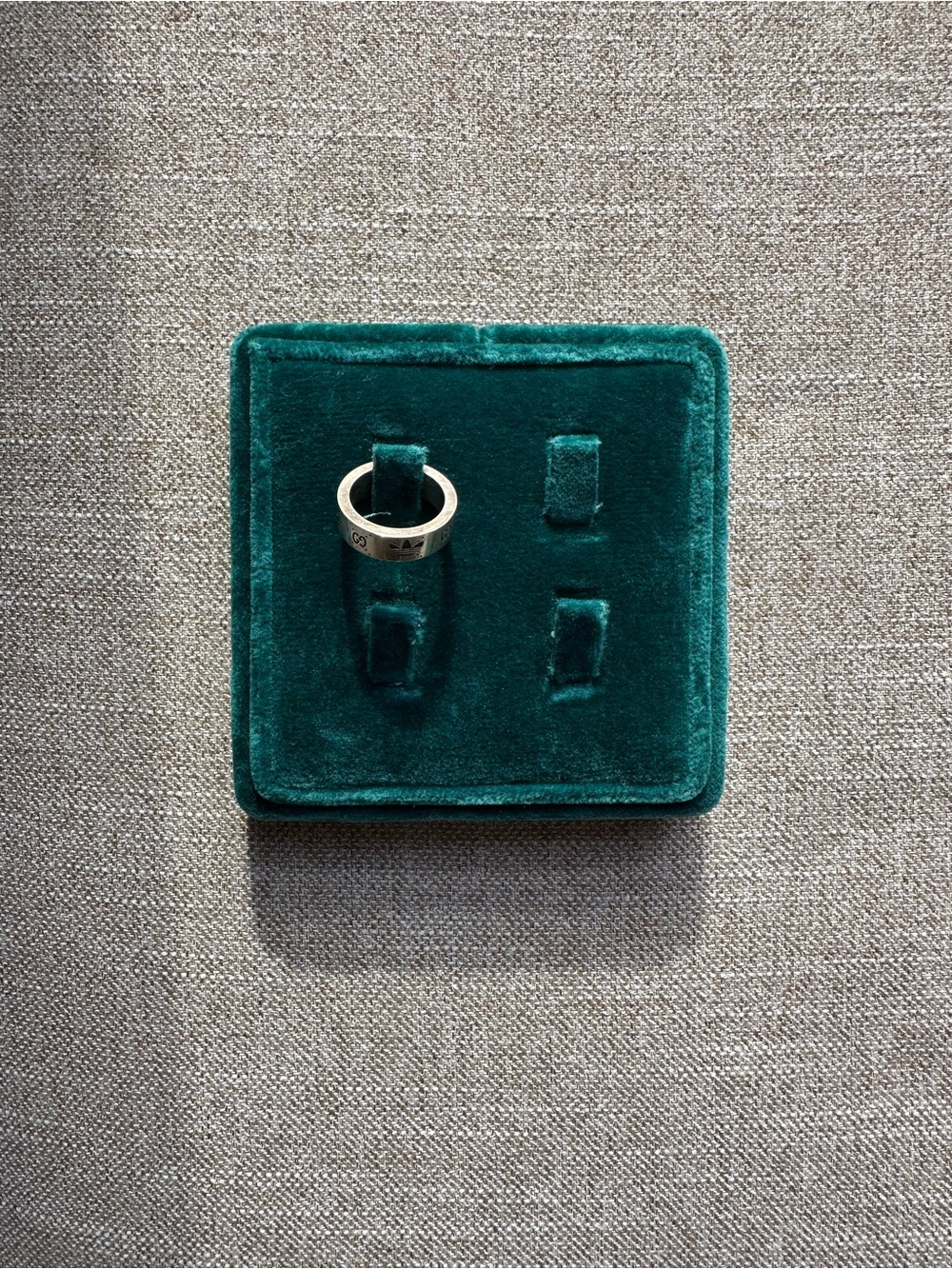 Velvet Ring Holder